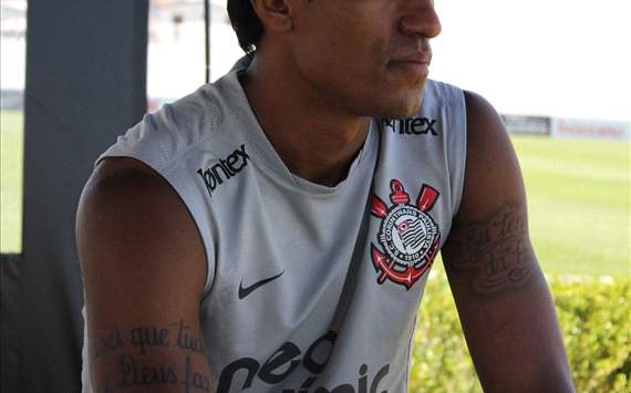 Paulinho quer ficar no Corinthians até o fim do ano