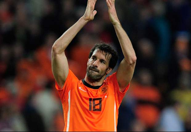 Former Manchester United striker Ruud van Nistelrooy announces retirement