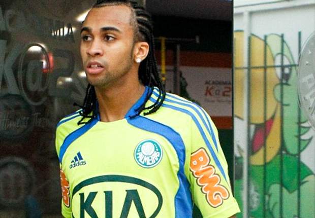 Wesley fala pela primeira vez sobre lesão no joelho