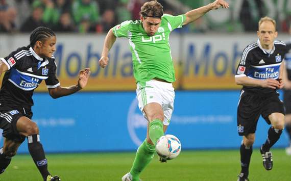 Wolfsburgs Helmes gegen die HSV-Defensive