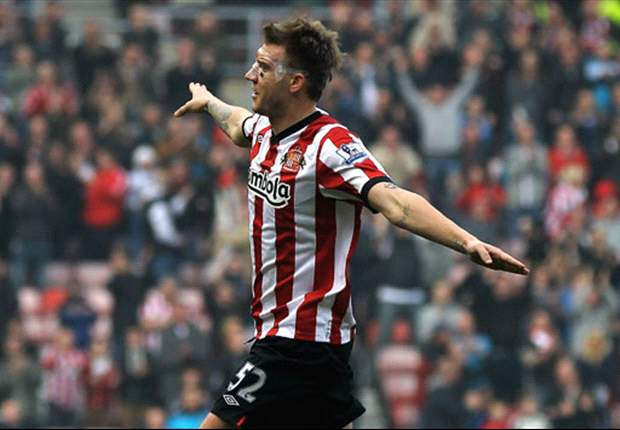 Bendtner remains coy over Sunderland future