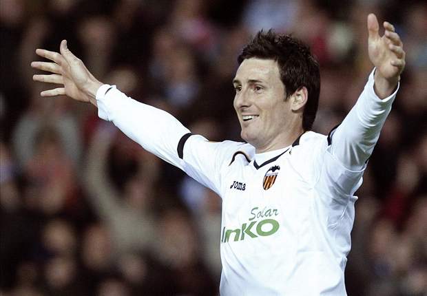 Official: Athletic Bilbao sign Aduriz from Valencia