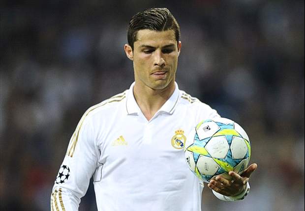 Cristiano Ronaldo denies autograph to 10-year-old girl wearing Barcelona shirt