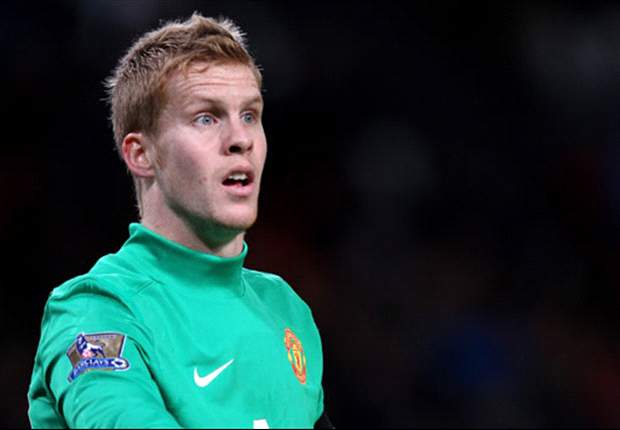 Manchester United recall Amos from Hull City loan