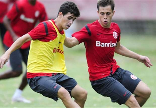 Internacional keep Oscar in squad for Copa Libertadores