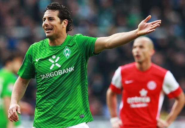 Monchengladbach reportedly looking to sign Claudio Pizarro