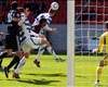 2. Liga: KSC siegt, Duisburg nicht