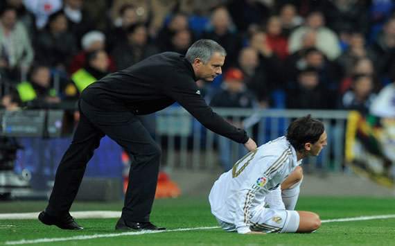 Jose Mourinho y Mesut Ozil