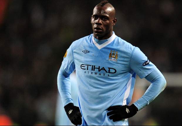 Manchester City to bring forward Balotelli contract talks