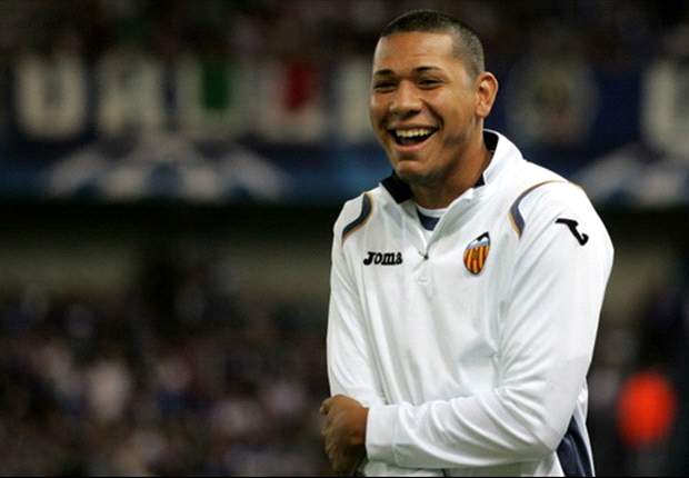 Após problemas cardíacos, holandês abandona pré-temporada do Sevilla