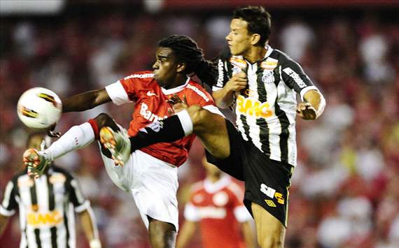 Tinga e Henrique - Internacional x Santos
