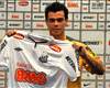 Santos apresenta Bernardo oficialmente