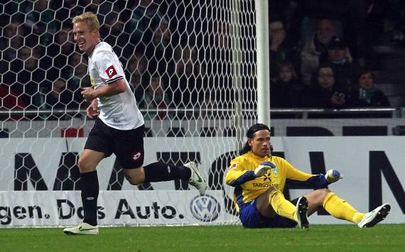 Mike Hanke setzte sich gegen Tim Wiese durch