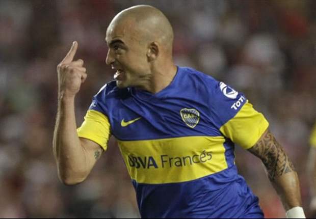 Santiago Silva leads Boca players in fistfight with Tigre fans