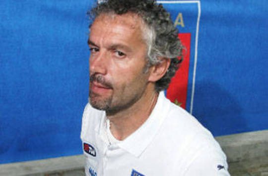 Una curiosa espressione di Roberto Donadoni, Ct dell'Italia (Foto Grazia Neri)