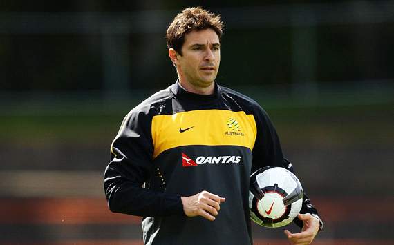 Pelatih Timnas Australia Keluhkan 'Hujan Botol'