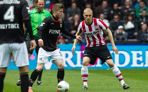 PSV - NEC, Lasse Schone vs. Timothy Derijck