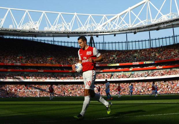 Time to go: Van Persie deserves better than shambolic Arsenal & has to leave this summer