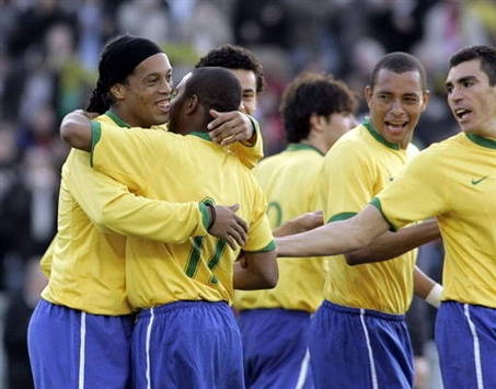 Brazil - Chile: Ronaldinho, Robinho, Lucio (AFP)