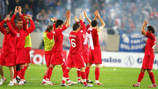 EURO 2008 Elemeleri: Türk Milli Takım Oyuncuları (Yunanistan - Türkiye) (AFP)