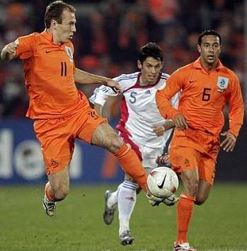 EC Qualifier: Netherlands - Romania, Robben, Landzaat - Codrea (AFP)