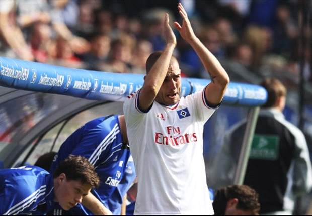 Fulham sign Petric on one-year deal