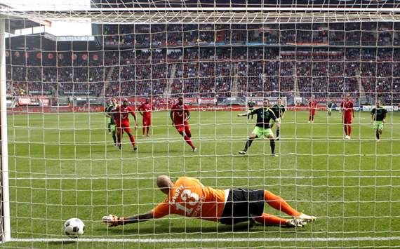 Wiedemeijer fluit kampioenswedstrijd Ajax