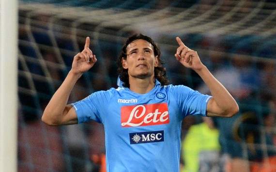 Cavani esulta dopo il goal realizzato in Napoli-Palermo (Serie A, Getty Images)