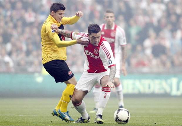 Ajax midfielder Janssen in talks with Vitesse - report