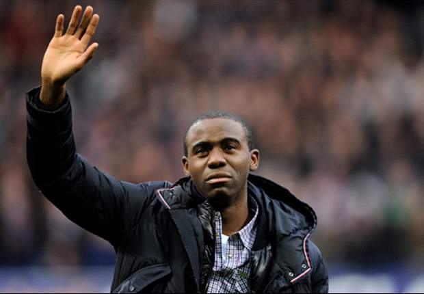 Muamba to present trophy at Capital One Cup final