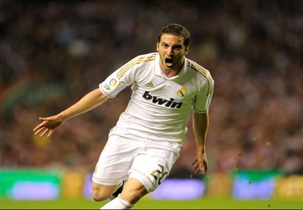 Higuain in talks over Juventus move  - report