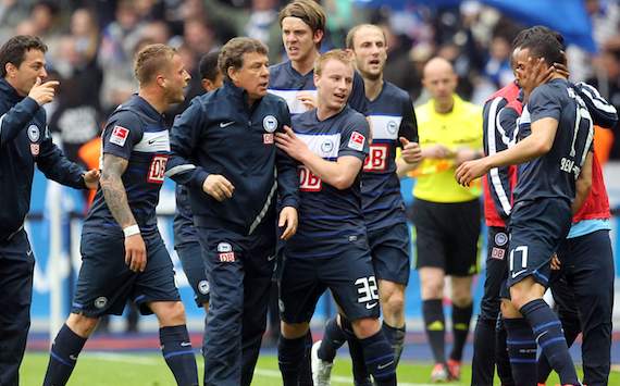 Alle blicken nach Köln - während Hertha BSC fast die Relegation verspielt