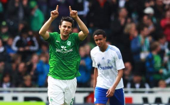Tauziehen um Pizarro: Schalke Favorit!