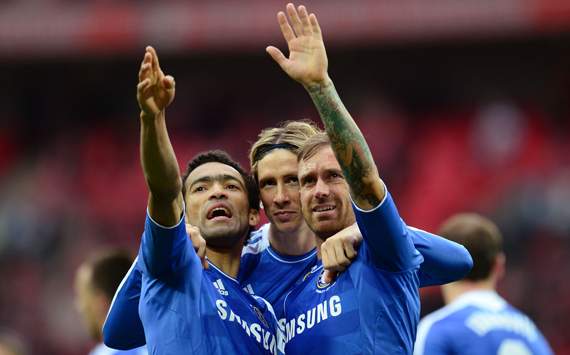 Liverpool v Chelsea - Jose Bosingwa, Fernando Torres and Raul Meireles