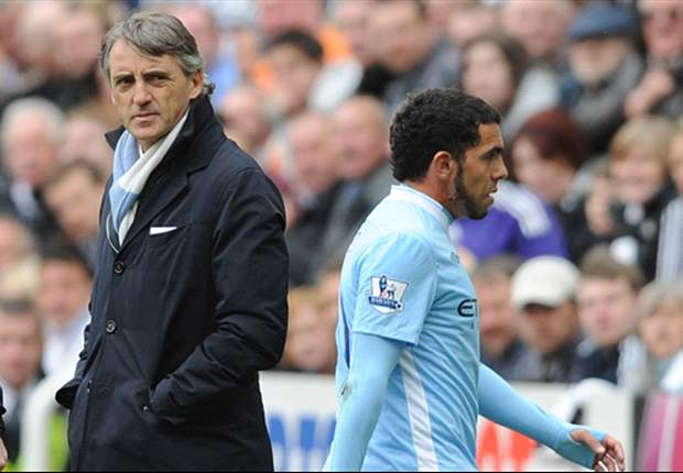 Mancini quiere que el City le renueve a Tevez