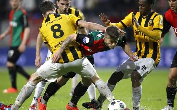 Schöne: "Nuytinck kan zeker mee bij Ajax"
