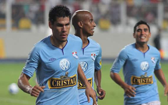 A fuerza de goles acecha la punta (4-0)