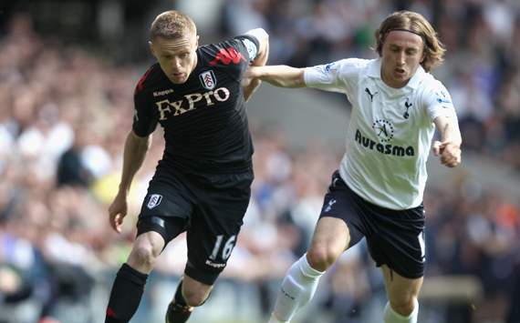 EPL - Tottenham Hotspur vs Fulham, Damien Duff & Luka Modric 