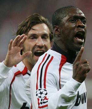 Pirlo e Seedorf festeggiano il gol del vantaggio contro il Bayern