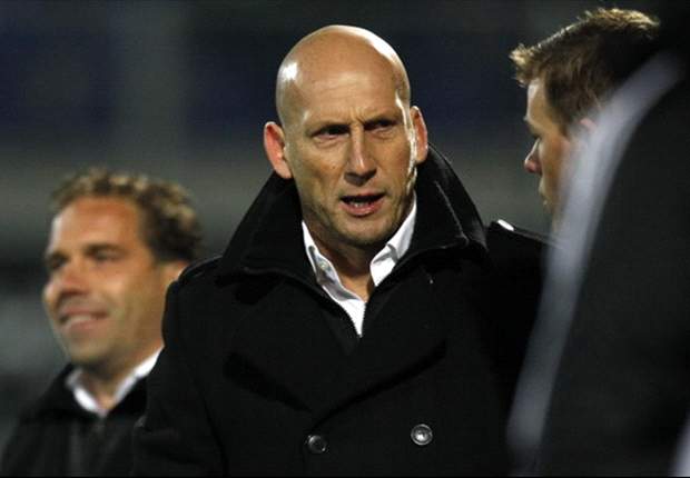 Stam: Sir Alex Ferguson asked me to leave Manchester United at a petrol station