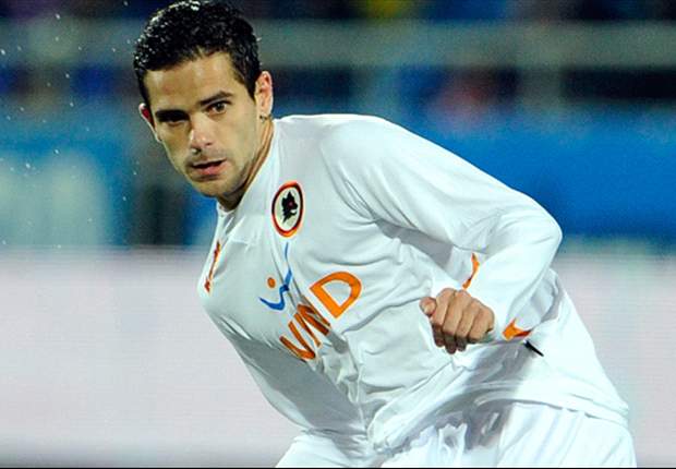 Gago close to Real Madrid exit as agent holds meeting with Valencia president