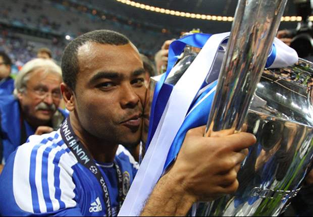 Ashley Cole: I'd never ask for £200k-a-week and Chelsea contract talks have not stalled