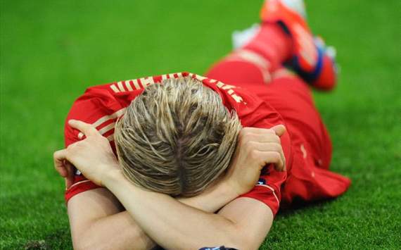 Bayern's Anatoliy Timoshchuk looks devastated to the ground
