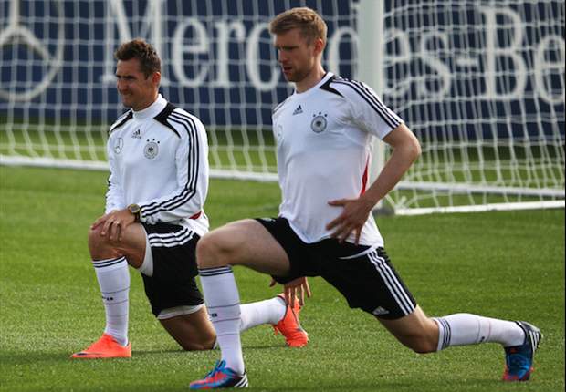 Klose: Bayern defeat will help Germany at Euro 2012