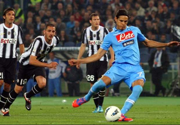 Juventus continue Cavani pursuit - report