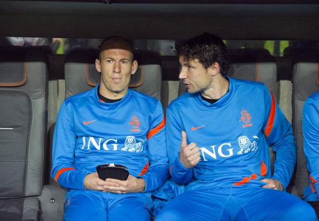 'I would think about leaving the club' - Van Bommel blasts Bayern Munich fans for jeering Robben