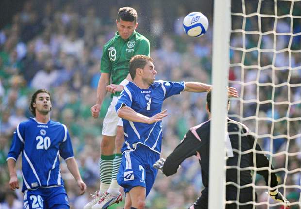 All smiles for Long, Keane & McClean as Ireland jet off for Euro 2012 camp from sunny Dublin