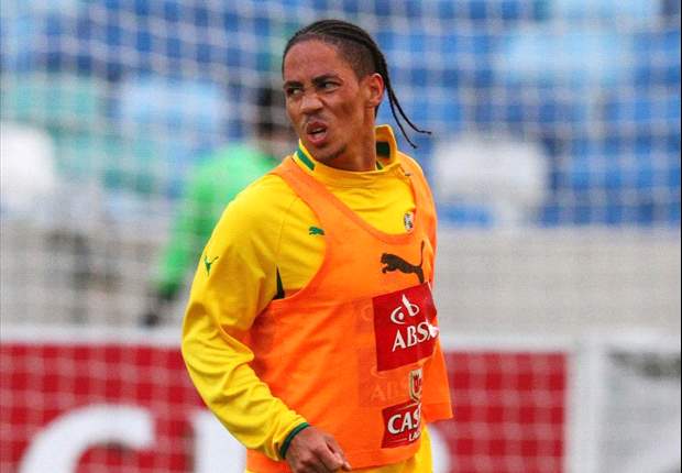 Everton midfielder Pienaar retires from South Africa duty
