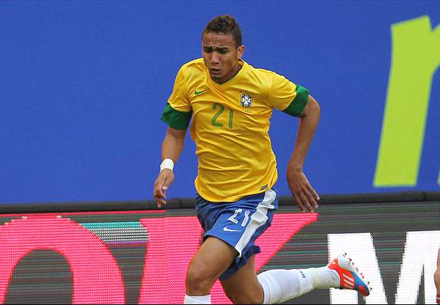 Mourinho está de olho em Danilo, ex-Santos, afirma jornal