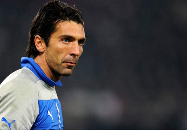 Buffon costretto al cambio per un problema alla spalla, ma il professor Castellacci tranquillizza tutti: "Niente di grave"